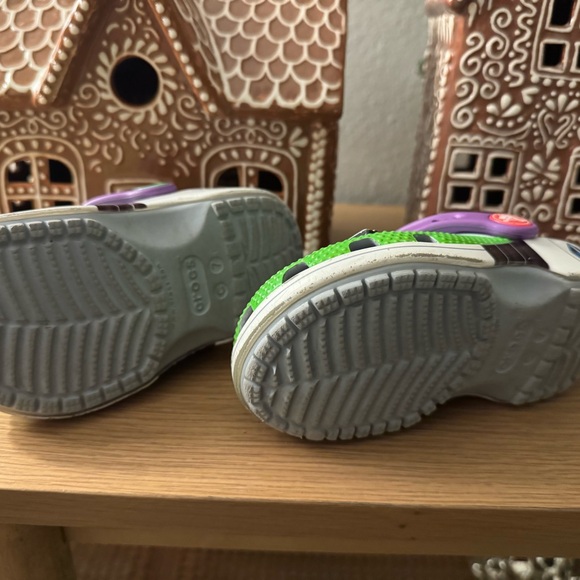 Toddler Buzz Lightyear Crocs C7 - Picture 2 of 2